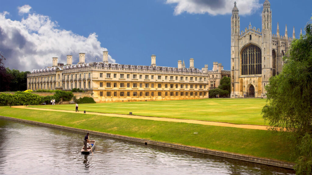 Geleneksel Cambridge; İngiltere, Cambridge Üniversite’sinin Jesus Koleji kampüsünde sunulmaktadır. 10, 11 ve 12’inci sınıfta eğitim alan B2 ve üzeri seviyede İngilizce yeterliliğine sahip öğrenciler programa katılabilirler.